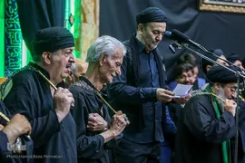آیین طشت‌گذاری در مسجد اردبیلی‌های تهران