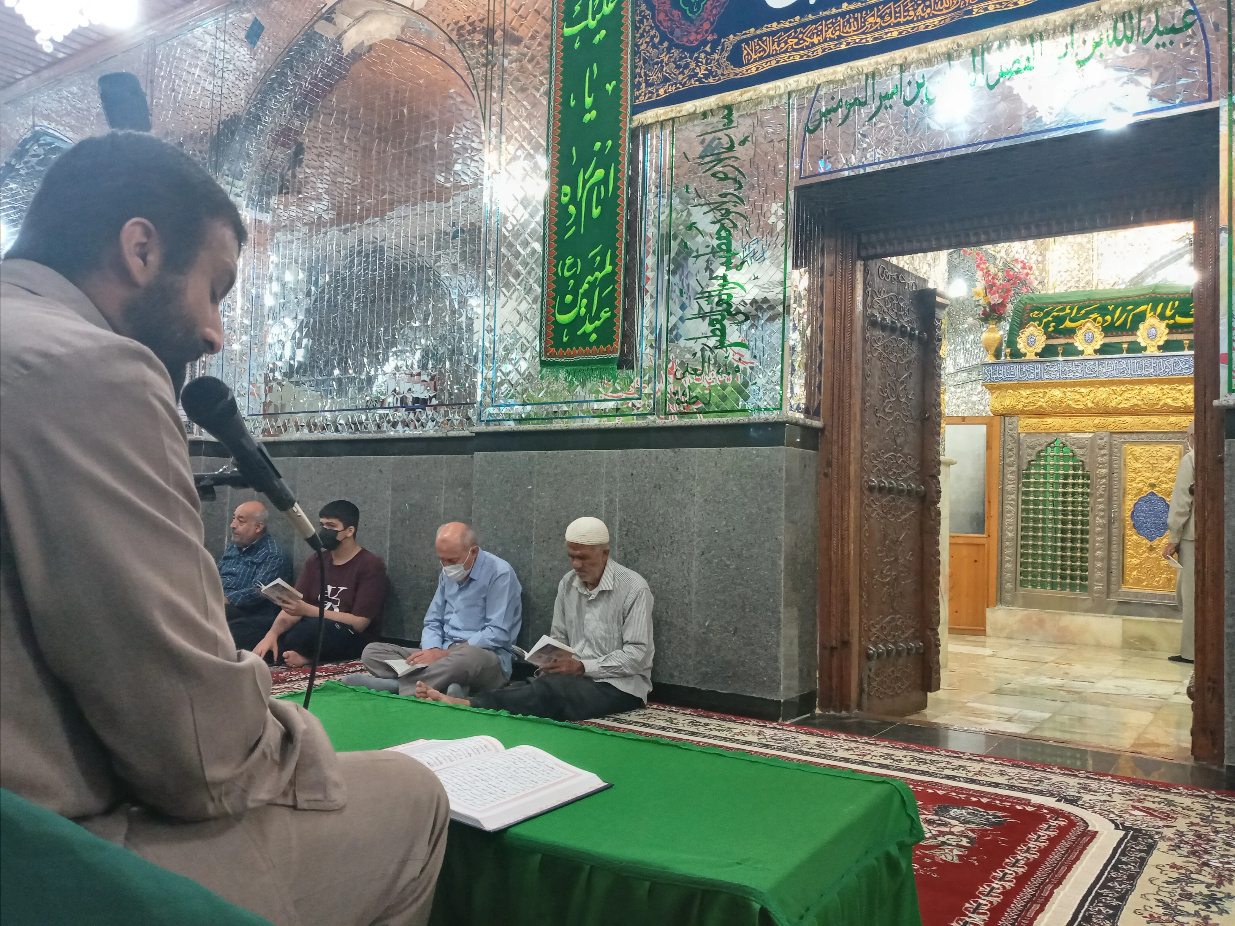 برگزاری مراسم دعای کمیل در امامزاده عبدالمهیمن(ع) بوشهر + عکس