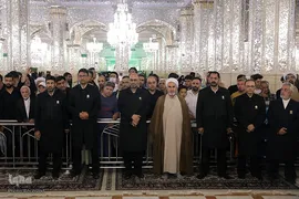 مراسم خاکسپاری مرحوم احمد مهدوی دامغانی در حرم مطهر رضوی
