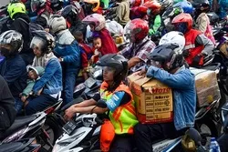 Indonesia Islamic Authority Forbids Muslims from Traveling for Eid al-Fitr