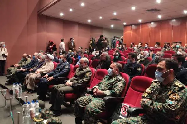 هنرمندان سربازان جنگ نرم هستند