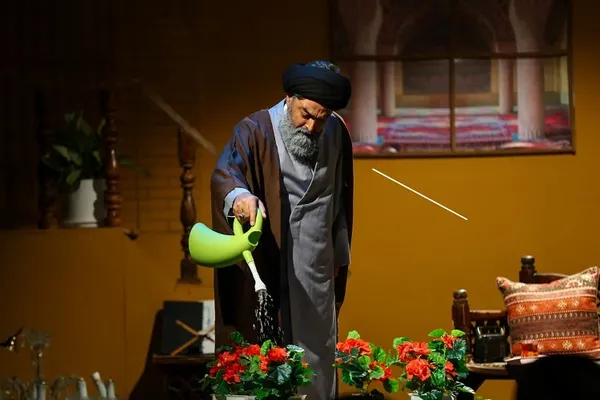 تماشای نمایش «جمعه‌ای که تعطیل نبود» توسط امام جمعه تبریز