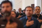 نماز ظهر عاشورا در شبستان امام خمینی(ره)‎ حرم شاهچراغ(ع)
