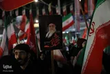 فیلم | تشکیل زنجیره انسانی با پرچم مقدس ایران اسلامی