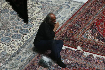 رختِ سیاهِ عزا بر تنِ بازار تهران