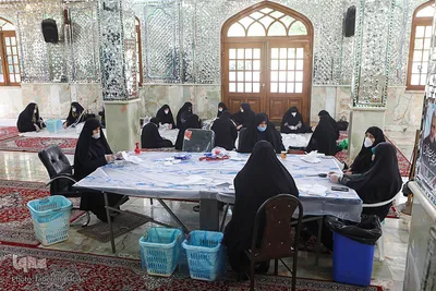 تولید ماسک توسط گروه جهادی و خادمین در امامزاده حسن(ع)