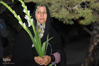 آیین عطرافشانی و گلباران مزار مطهر شهدا در اصفهان