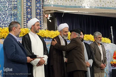 تجلیل از خانواده شهید قرآنی مدافع حرم در مسابقات قرآن