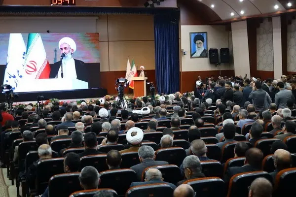 استانداران زیر چتر خدمت عمل کنند