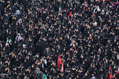 اقامه نماز بر پیکر مطهر رهبر شهید و خانواده ایشان به امامت آیت‌الله العظمی سبحانی 