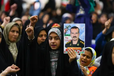 تجدید بیعت دختران و مادران اصفهانی با رهبر انقلاب در گلستان شهدا