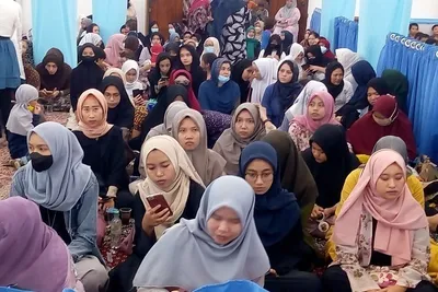 Aufführung der Hymne «Hallo Commander» in Indonesien