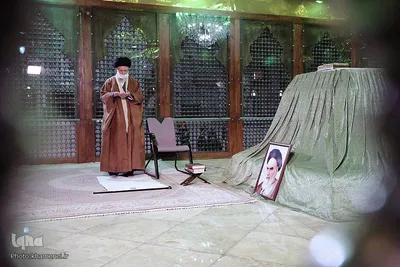 حضور رهبر انقلاب در مرقد مطهر امام راحل و گلزار شهدای بهشت زهرا