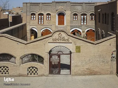 آثار تاریخی حسینه امام رضا(مدرسه شوكتيه) و منزل مرحوم پردلی با قدمتی 120 سال
