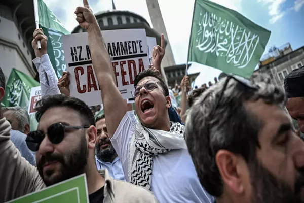Caricature en Turquie : quatre membres du magazine Leman placés en détention