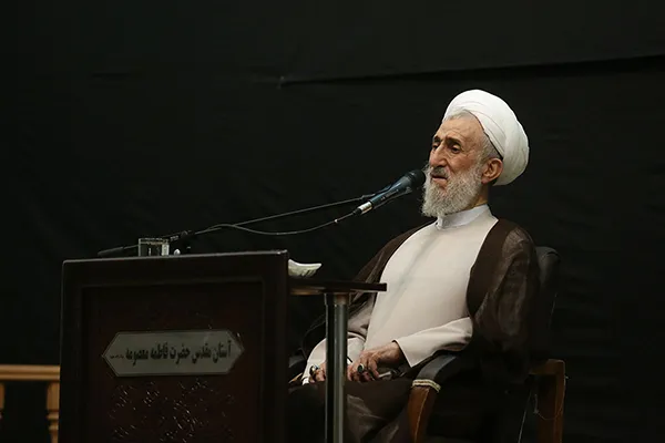 بروز مشکلات در جامعه با نفوذ تفکر لیبرالی / به وظایف دینی بی‌توجه نباشیم