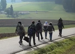 La police française falsifie les dates de naissance des mineurs migrants