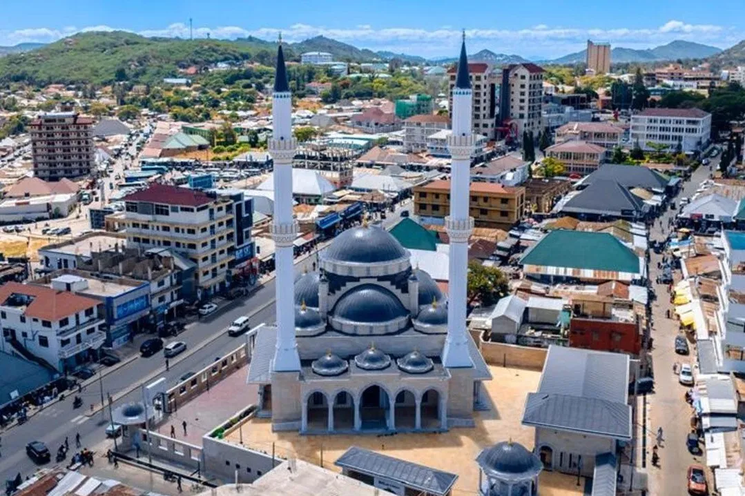 Tanzanya'da Osmanlı mimarisiyle inşa edilen caminin açılışı yapıldı