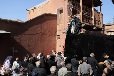 آیین سنتی «نخل‌گردانی» در روستای ابیانه نطنز