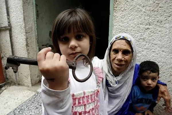 Filistinli mültecilerin geri dönüş hakkı herhangi bir komplo ile çiğnenmemelidir