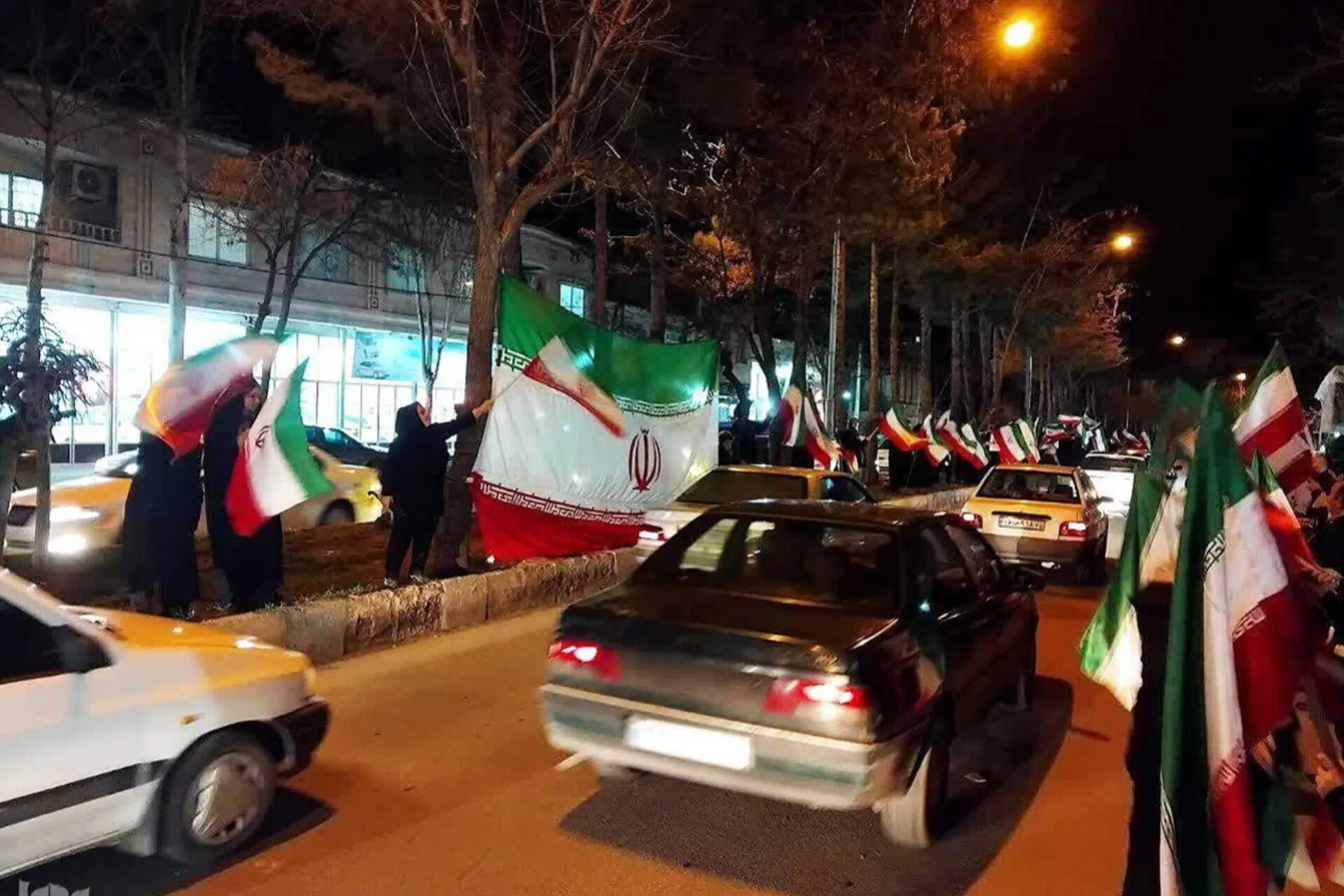 ایران؛ سرزمینی که فرزندانش در سختی‌ها کنار هم می‌ایستند