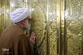 غبارروبی ضریح مطهر حضرت رضا(علیه‌السلام)