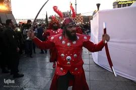 مراسم خیمه سوزان عصر عاشورا در میدان امام حسین(ع) تهران