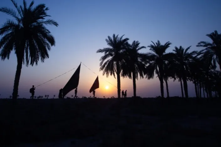 موج خروشان زائران پیاده در گرم‌ترین کشور جهان