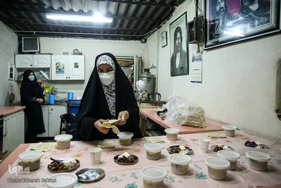 طبخ و توزیع غذا برای افراد بی بضاعت