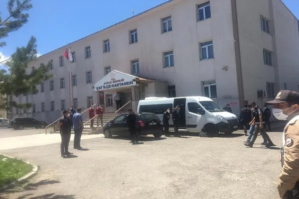 İstanbul'daki kilise haçını söken şüpheli hakkında tutuklamaya yönelik yakalama kararı