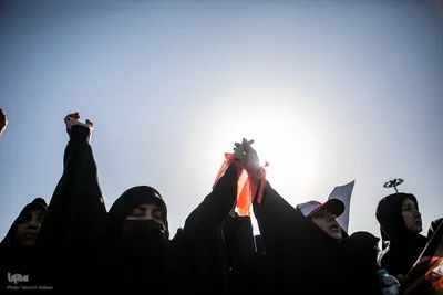 اقامه نماز بر پیکر مطهر رهبر شهید و خانواده ایشان به امامت آیت‌الله العظمی سبحانی 