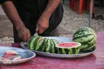 پذیرایی موکب روستایی سنگ‌سفید شازند از زائران حسینی