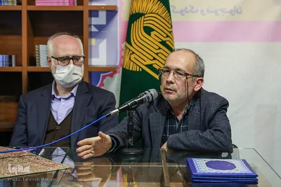 یوسف قوجق ، داستان نویس و نویسنده در مراسم رونمایی چهار رمان نوجوان در نشر قدر ولایت