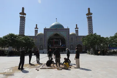 آیین گل مالی لرستانی‌ها مقیم قم در روز عاشورا
