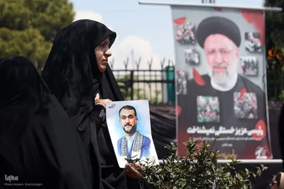 Große Anteilnahme und langer Trauerzug für Märtyrer Ayatollah Raisi und seine Gefährte