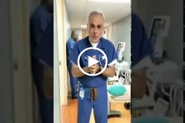 شاهد...دكتور مسلم يحظى بتحية أهالي مدينة أمريكية