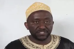 Frankreich weist Imam wegen Koranrezitation und Zitieren von einer Hadith aus