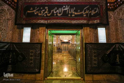 لاله گردانی شام غریبان در حرم مطهر شاهچراغ(ع)