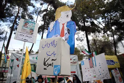 راهپیمایی یوم الله ۱۳آبان در مقابل لانه جاسوسی آمریکا