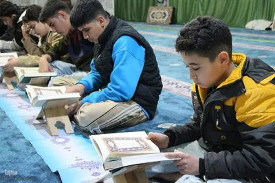 کرسی تلاوت قرآن در روستای آورزمان ملایر
