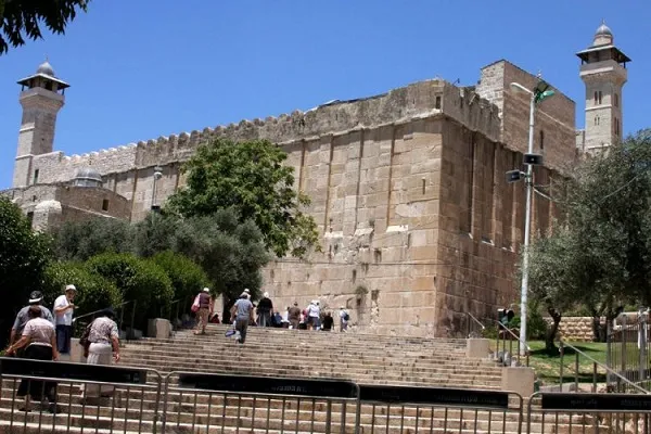 الأوقاف الفلسطينية تندد بإغلاق الحرم الإبراهيمي