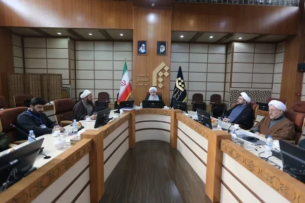 انقلاب اسلامی تسلط نظام استکباری غرب را زیر سوال برده است