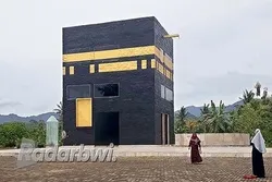 Masjid ‘Kakbah’ Ramai Dikunjungi Warga