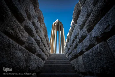 آرامگاه بوعلی سینا در همدان