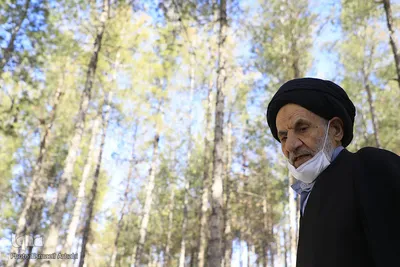 غبارروبی مزار شهدای بیرجند به مناسبت دهه فجر