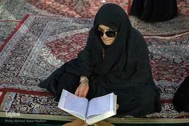 کرسی تلاوت قرآن در جوار شهدای حادثه تروریستی شاهچراغ(ع)
