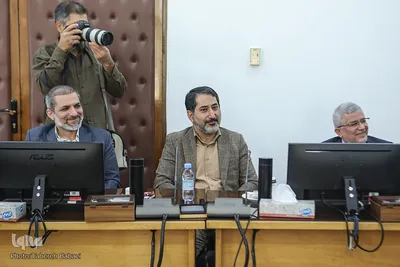 مراسم رونمایی از کتاب دانش در مصاف