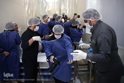 بازدید خبرنگاران از خط تولید لوازم بهداشتی هلال احمر ایران