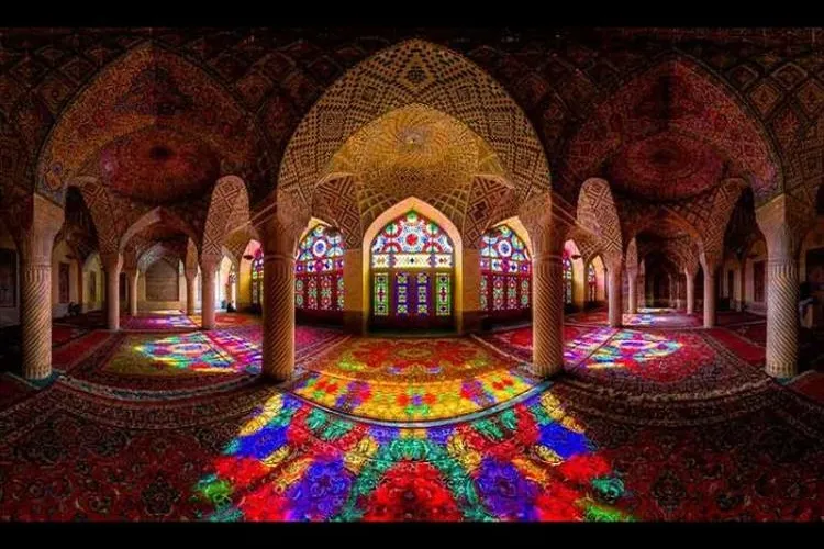 نوای مولودی‌خوانان غدیر از زیباترین مسجد ایران به گوش می‌رسد