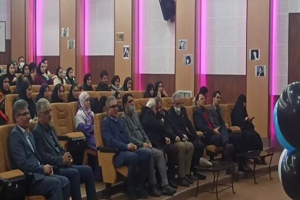 أكاديمي إیراني: سبب خلود اللغة العربية هو أنها لغة القرآن